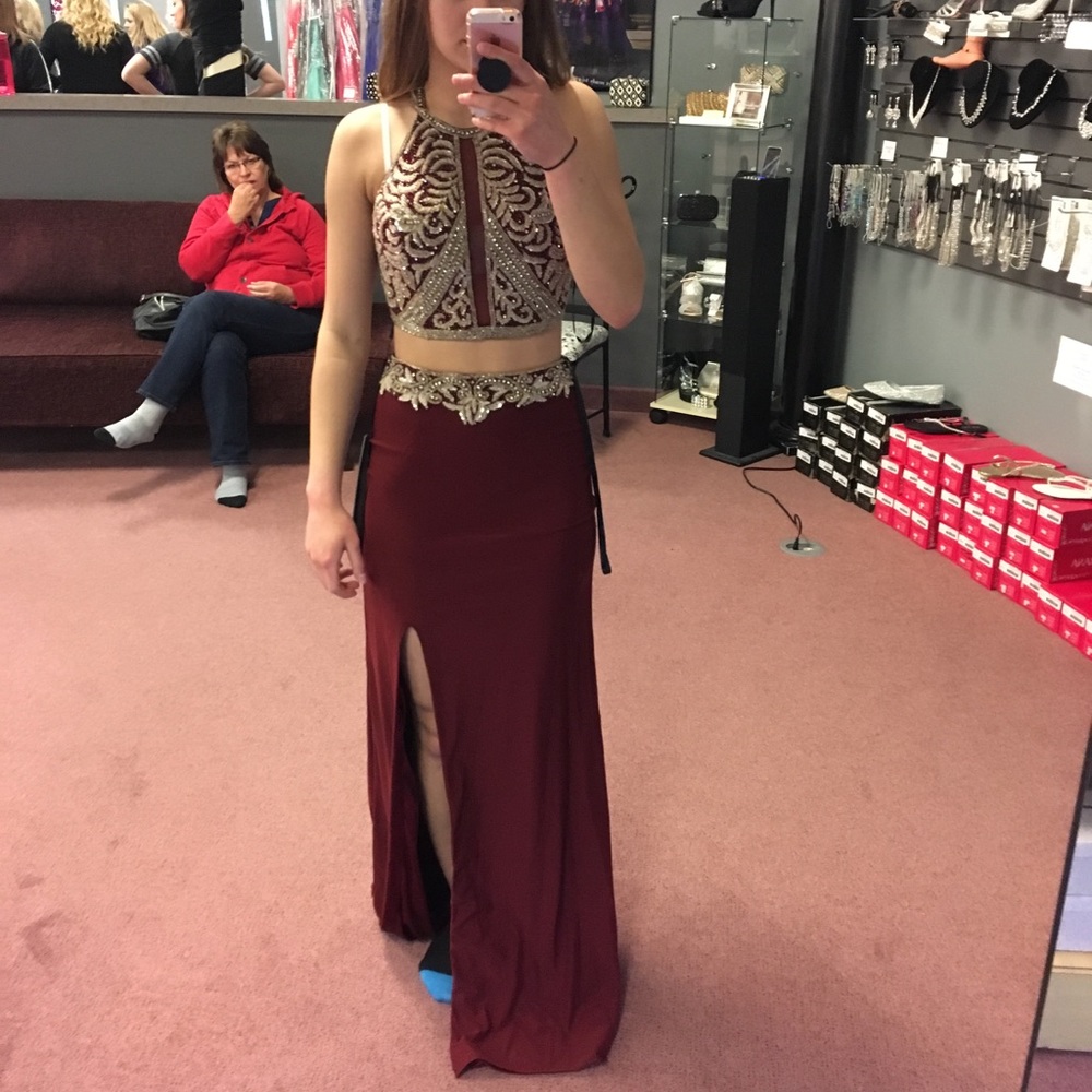 Burgundy Primavera Prom Dress